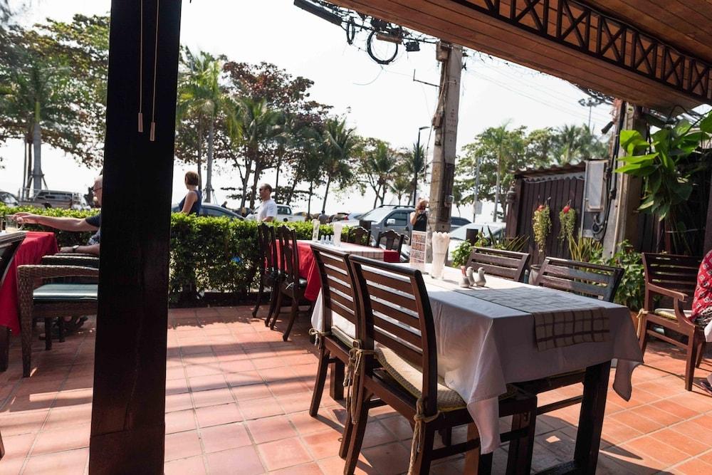 Jomtien Boathouse Hotel Pattaya Exterior foto